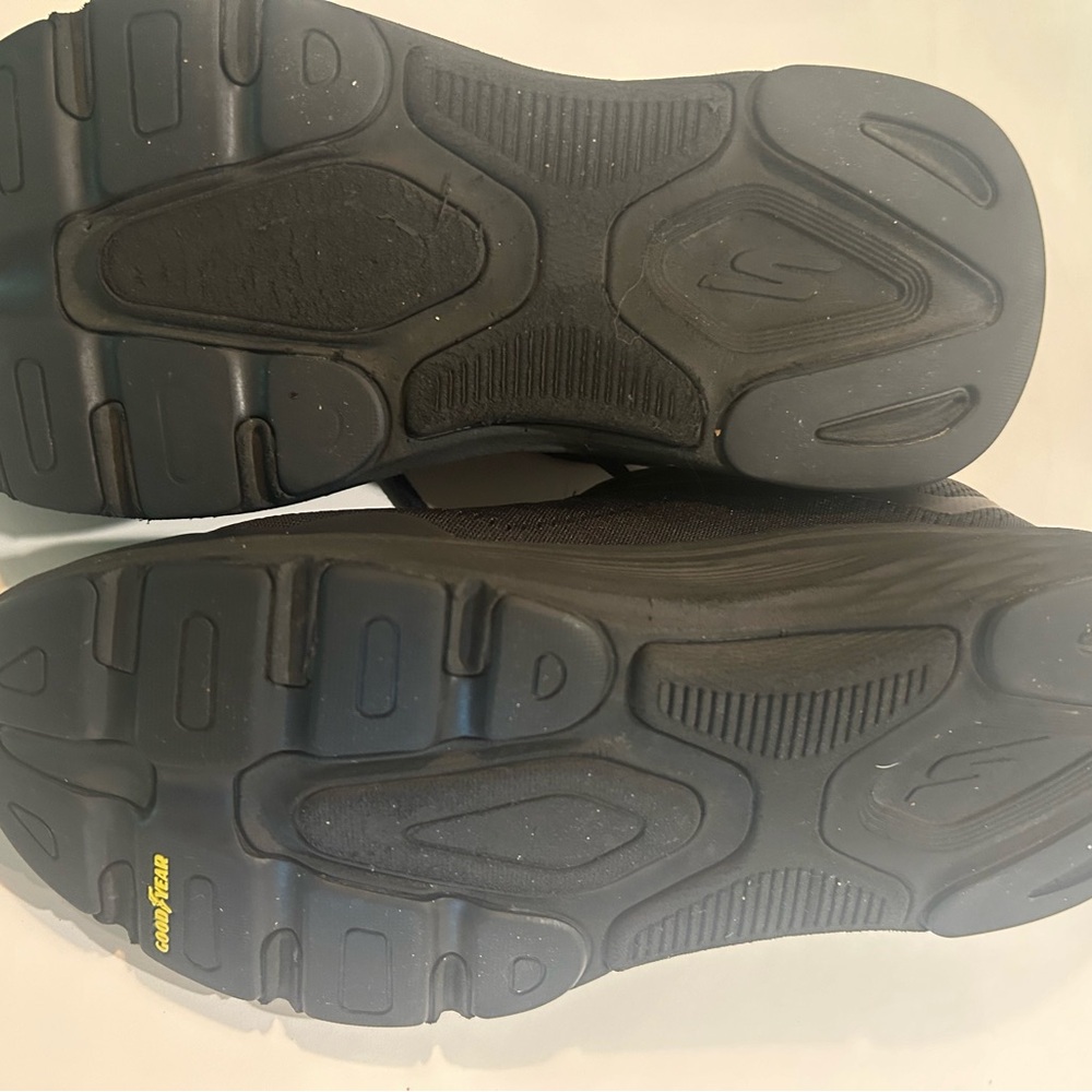 Men’s sketchers Go run Arch. EUC - Picture 6 of 6